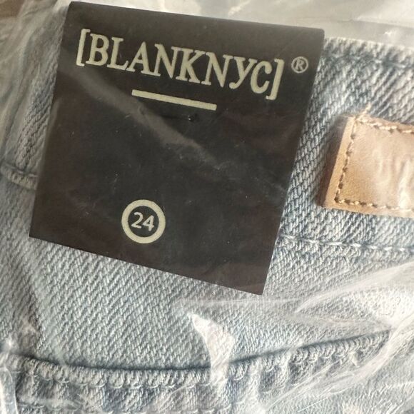 NWT Blank NYC Women’s Light Wash Denim Shorts Pocket Cut Out Raw Hem - Size 24 - Picture 10 of 10